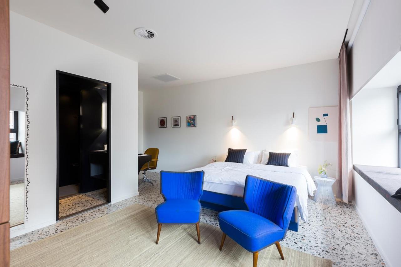 Yust Hotel *